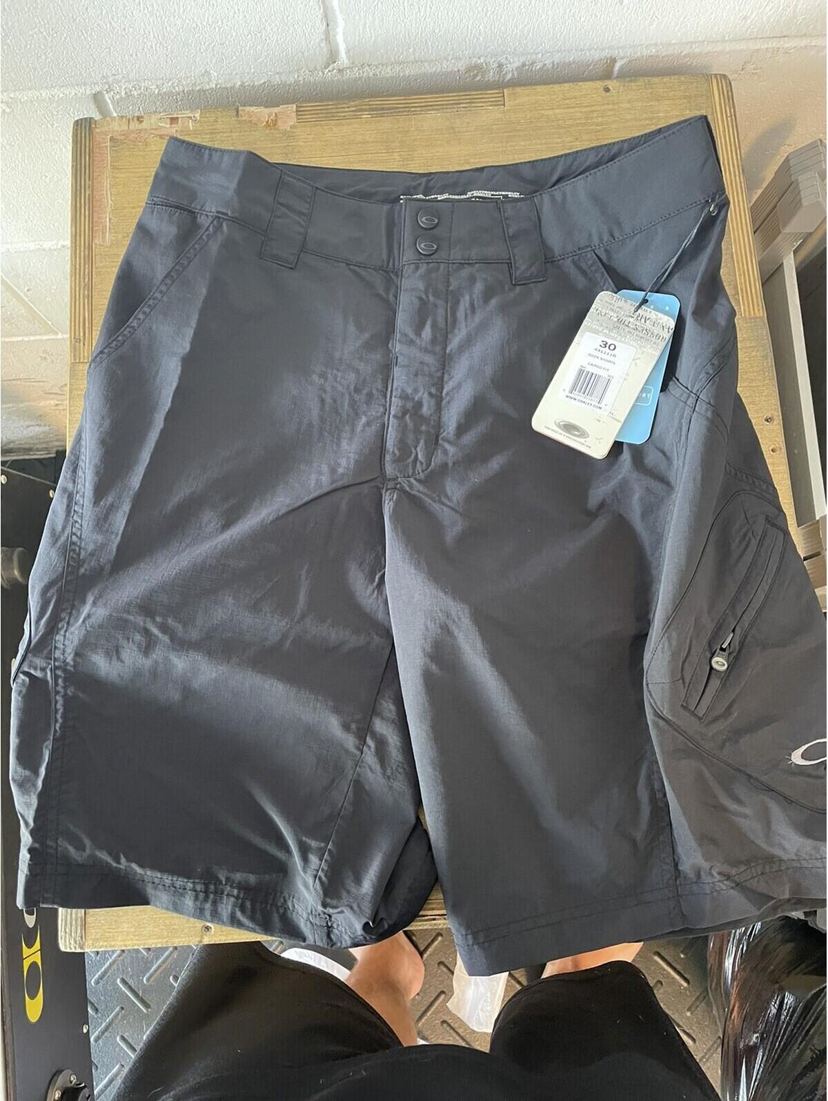 Oakley Dock Shorts Cargo Fit Black Size 30 New